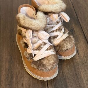 EUC Toddler Girls Sz 9 Dr. Scholl's Furry Brown and Cream Boots